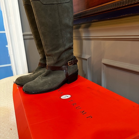 Suede abbott boots - Picture 4 of 6